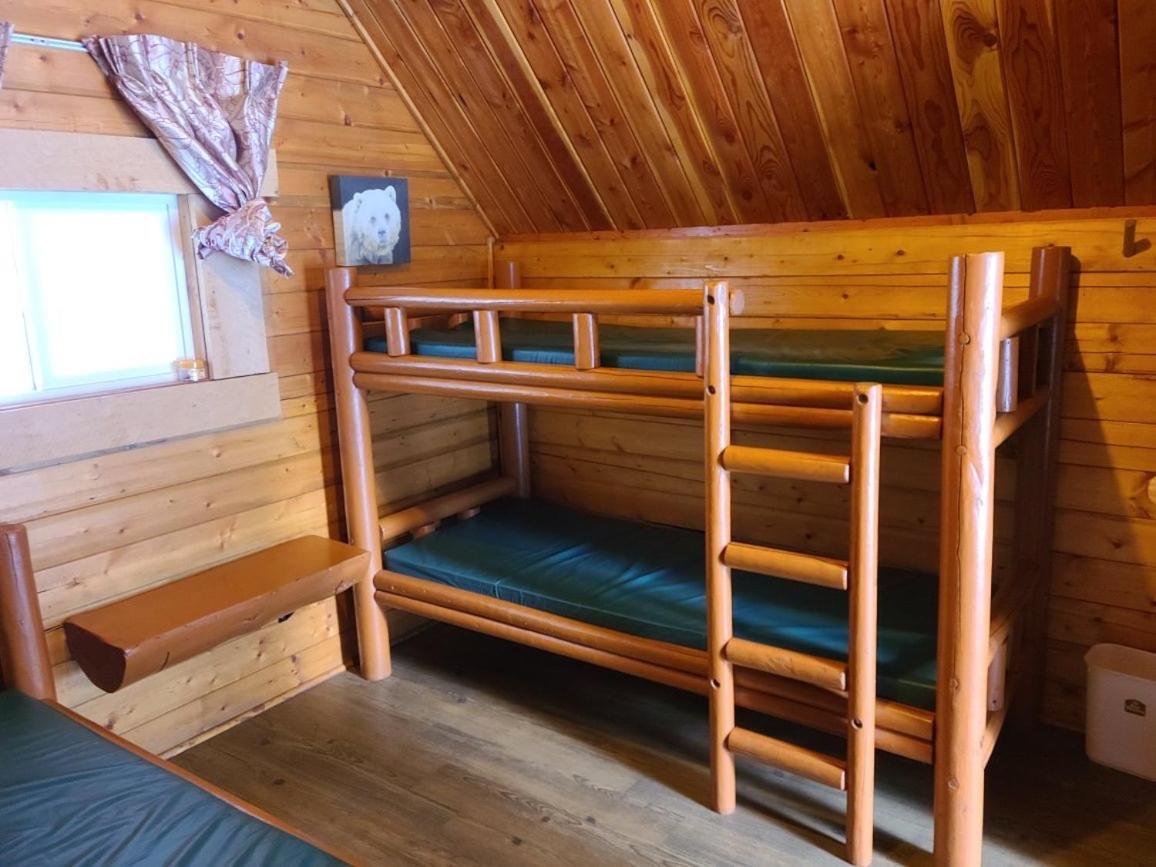 Sicamous Rv & Cabin Resort Malakwa Exterior photo