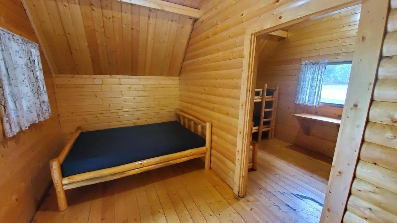 Sicamous Rv & Cabin Resort Malakwa Exterior photo